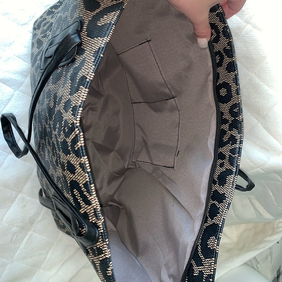 Leopard Tote 🖤 - Picture 3 of 4